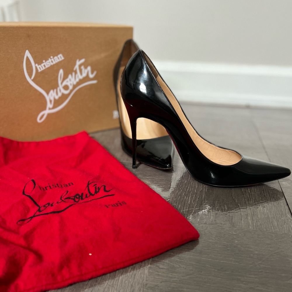 Christian Louboutin décolleté heels